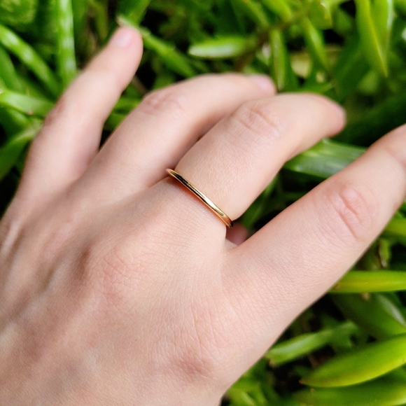 New Classic Gold Simple Ring Band, size 5.75 - Picture 4 of 8